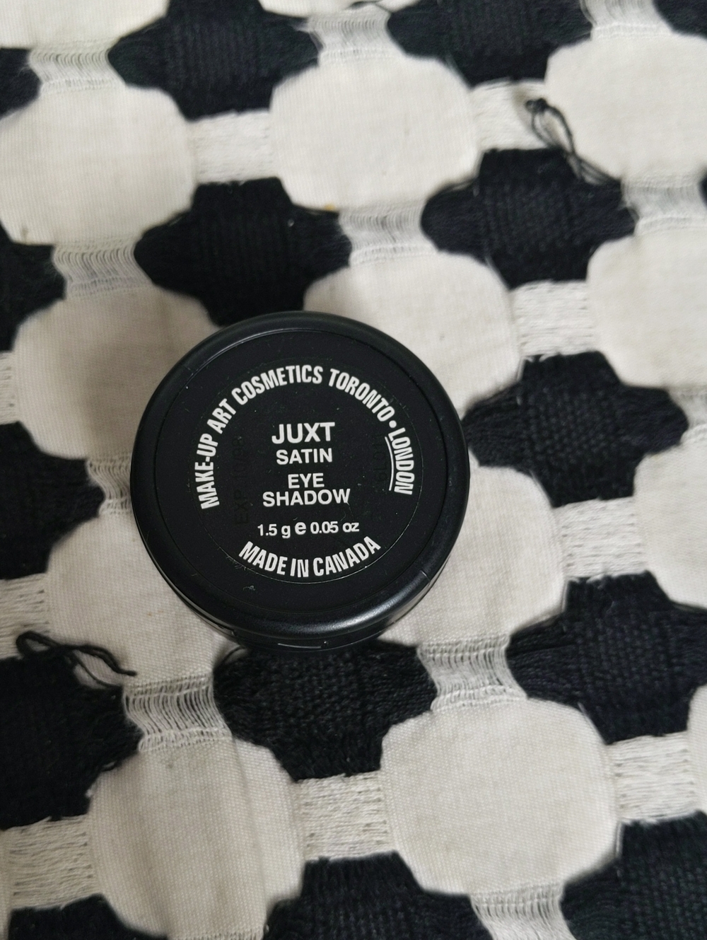 Vintage 1990's MAC Eyeshadow 'Juxt' Green With Gold Undertones - Picture 2 of 5